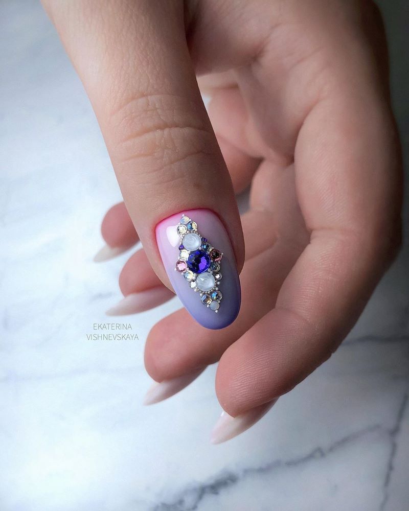 Модный выпускной маникюр 2026: тренды и новинки