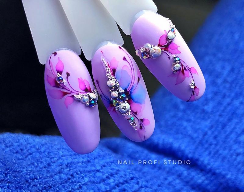 Модный выпускной маникюр 2026: тренды и новинки