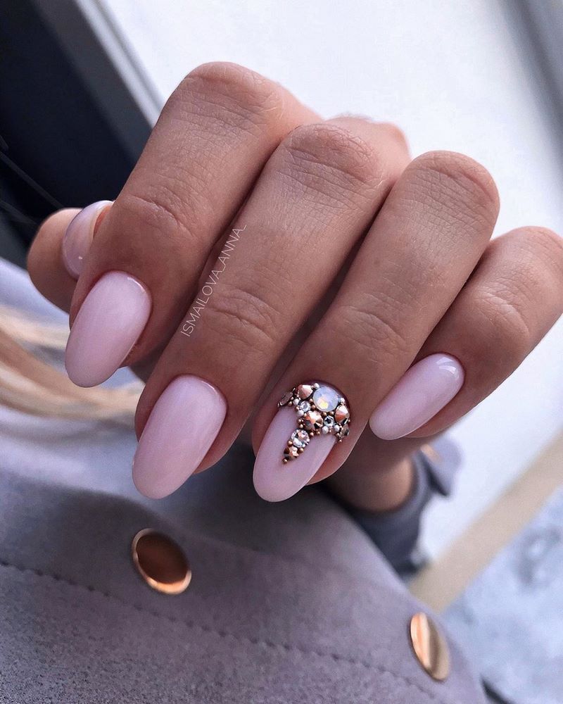 Модный выпускной маникюр 2026: тренды и новинки