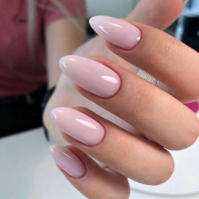 Модный выпускной маникюр 2026: тренды и новинки