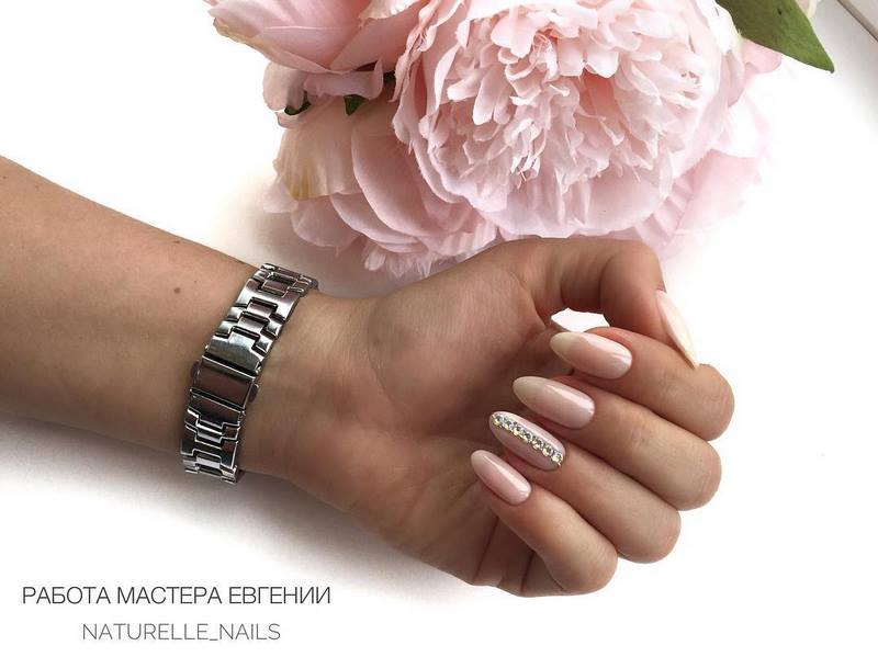 Модный выпускной маникюр 2026: тренды и новинки