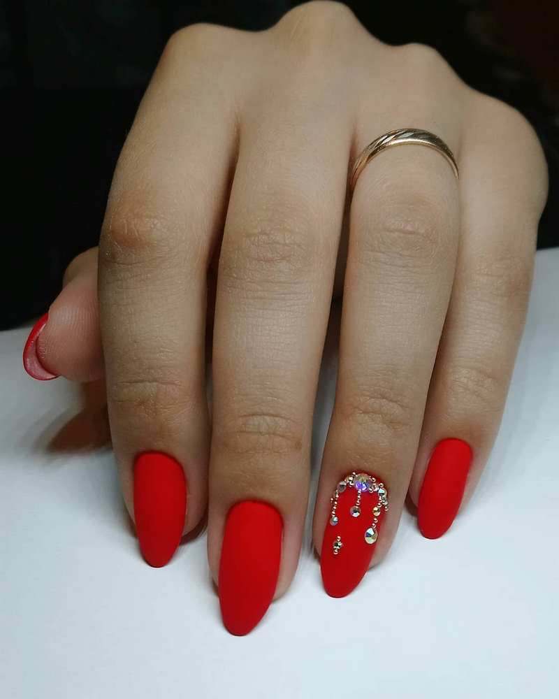 Модный выпускной маникюр 2026: тренды и новинки