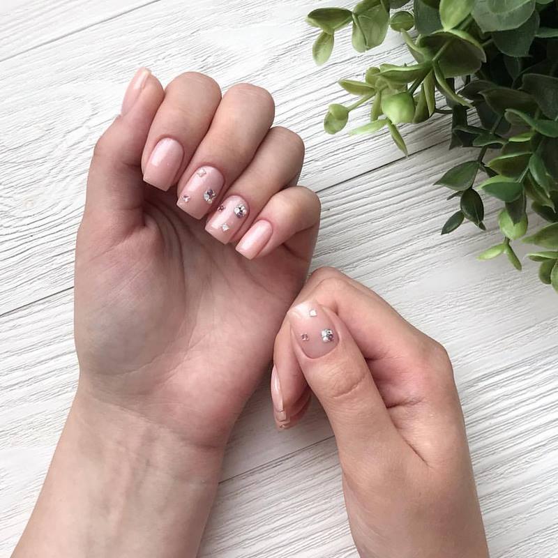 Модный выпускной маникюр 2026: тренды и новинки