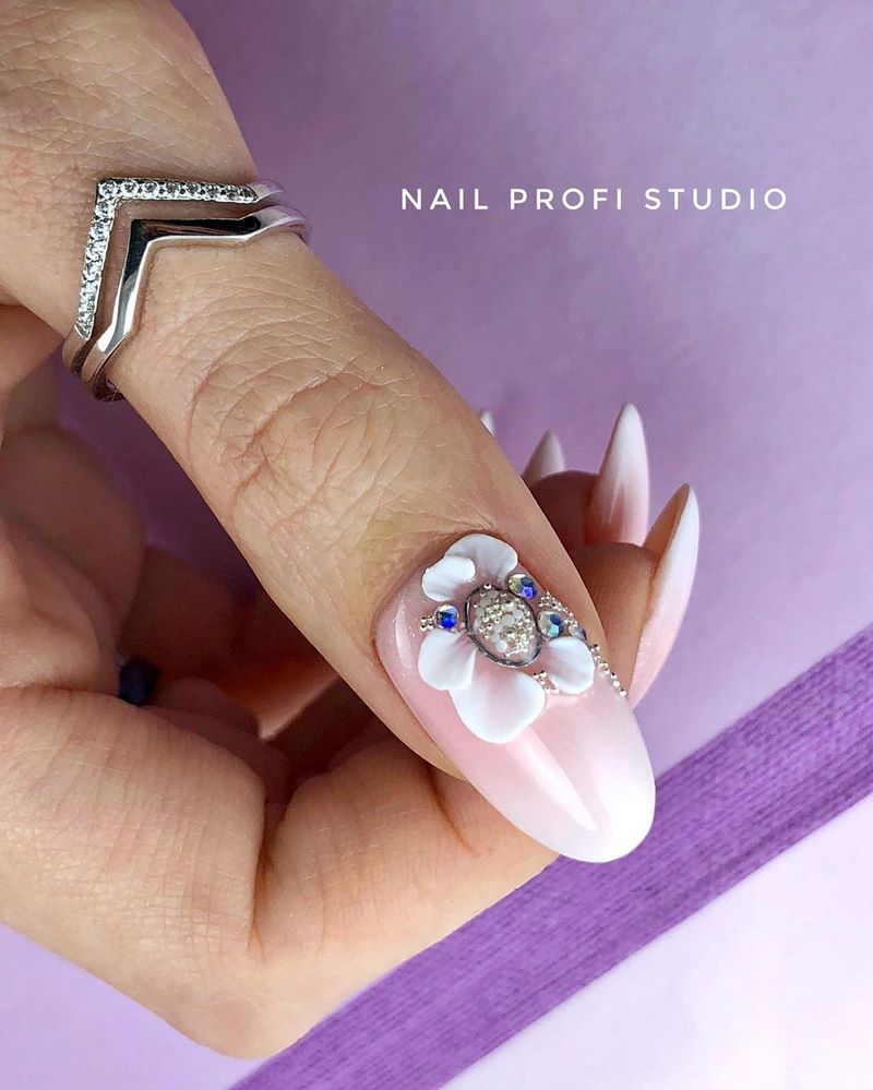 Модный выпускной маникюр 2026: тренды и новинки