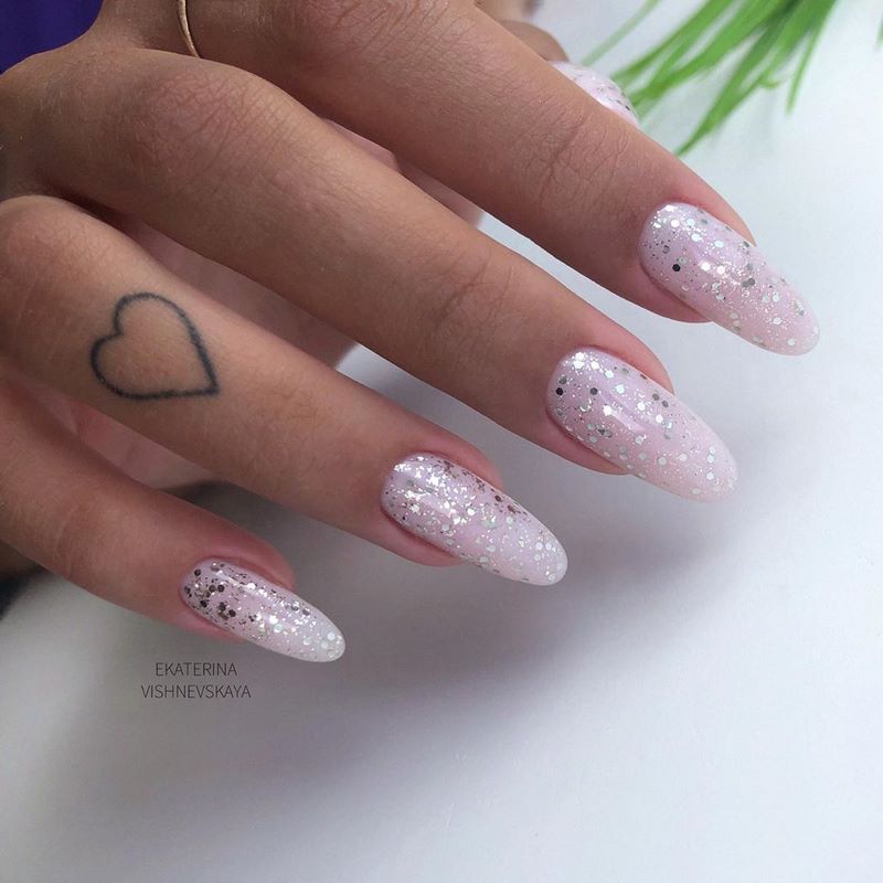 Модный выпускной маникюр 2026: тренды и новинки