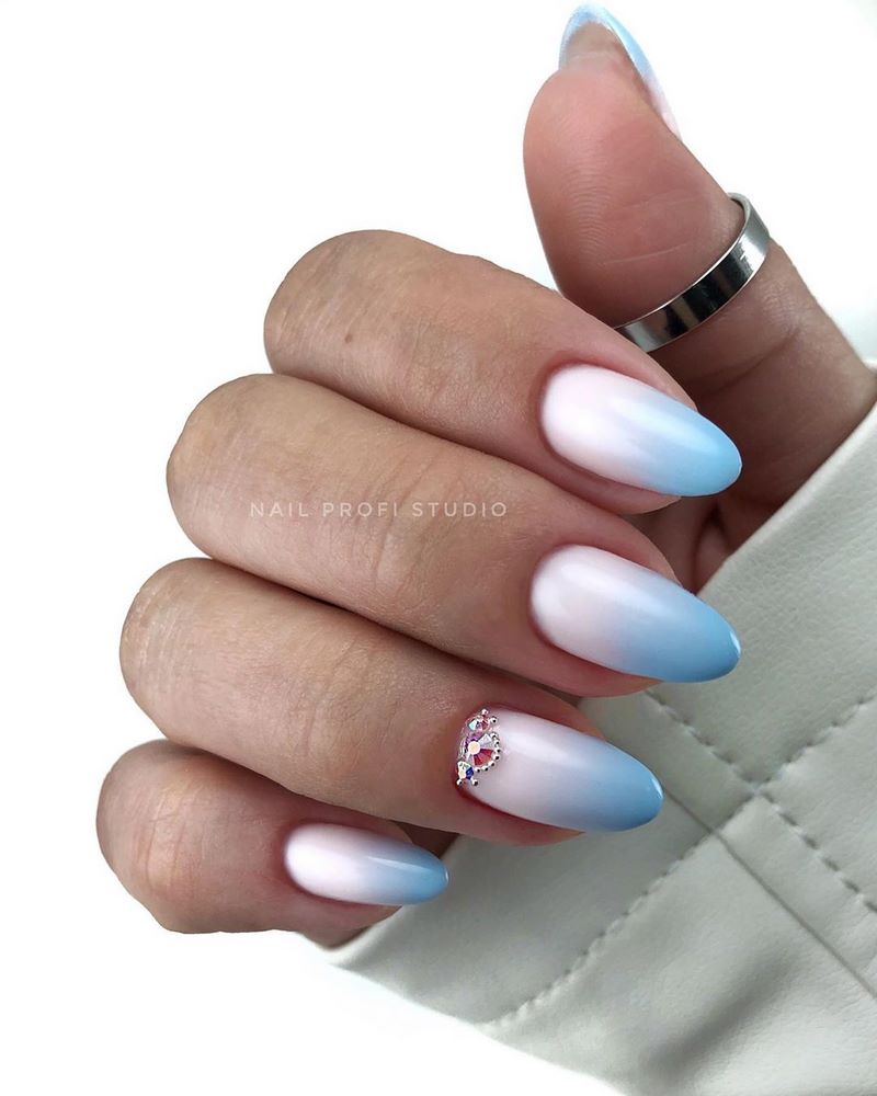 Модный выпускной маникюр 2026: тренды и новинки