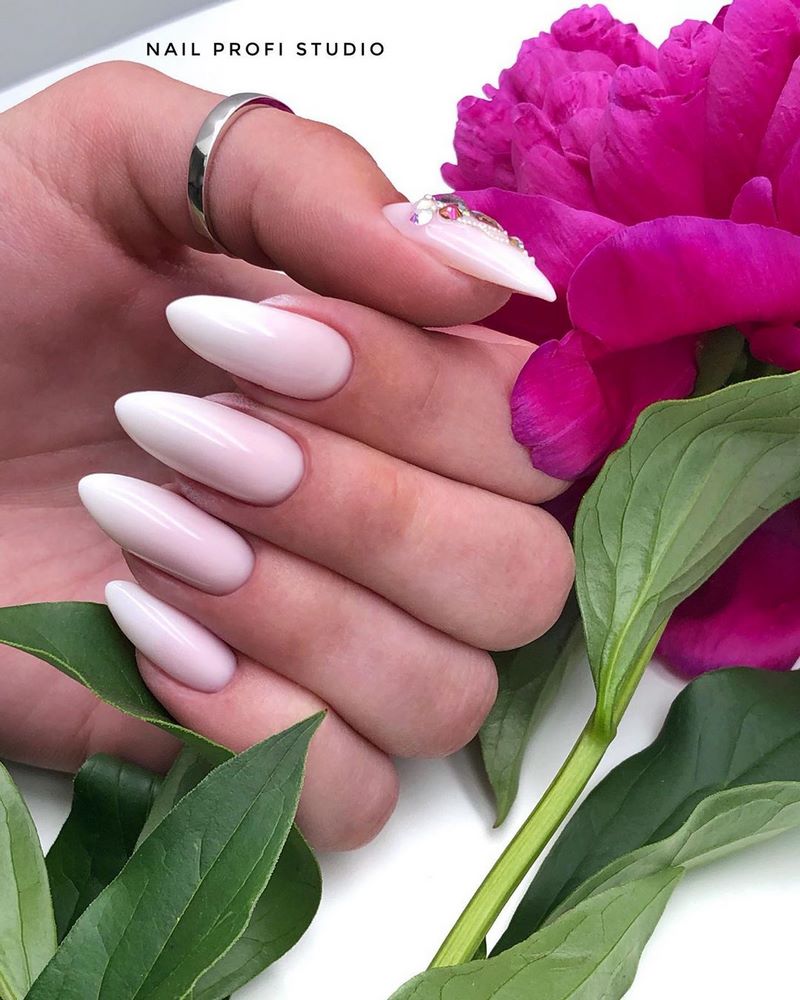 Модный выпускной маникюр 2026: тренды и новинки