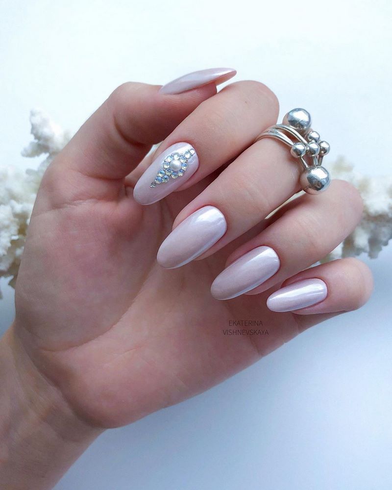 Модный выпускной маникюр 2026: тренды и новинки