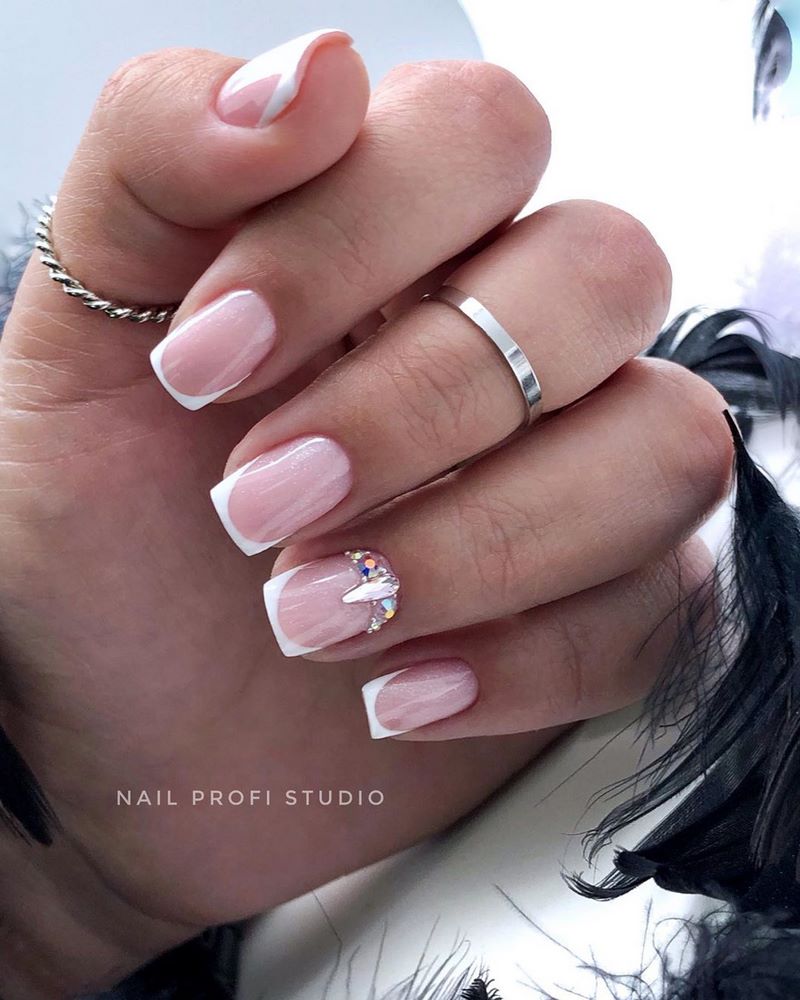 Модный выпускной маникюр 2026: тренды и новинки