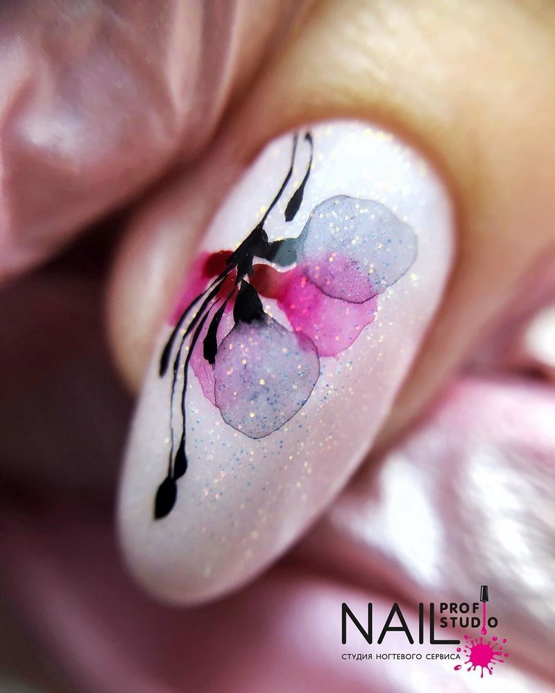 Модный выпускной маникюр 2026: тренды и новинки
