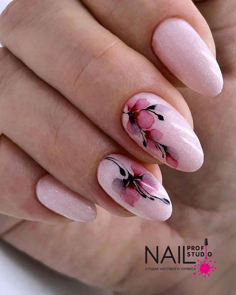 Модный выпускной маникюр 2026: тренды и новинки