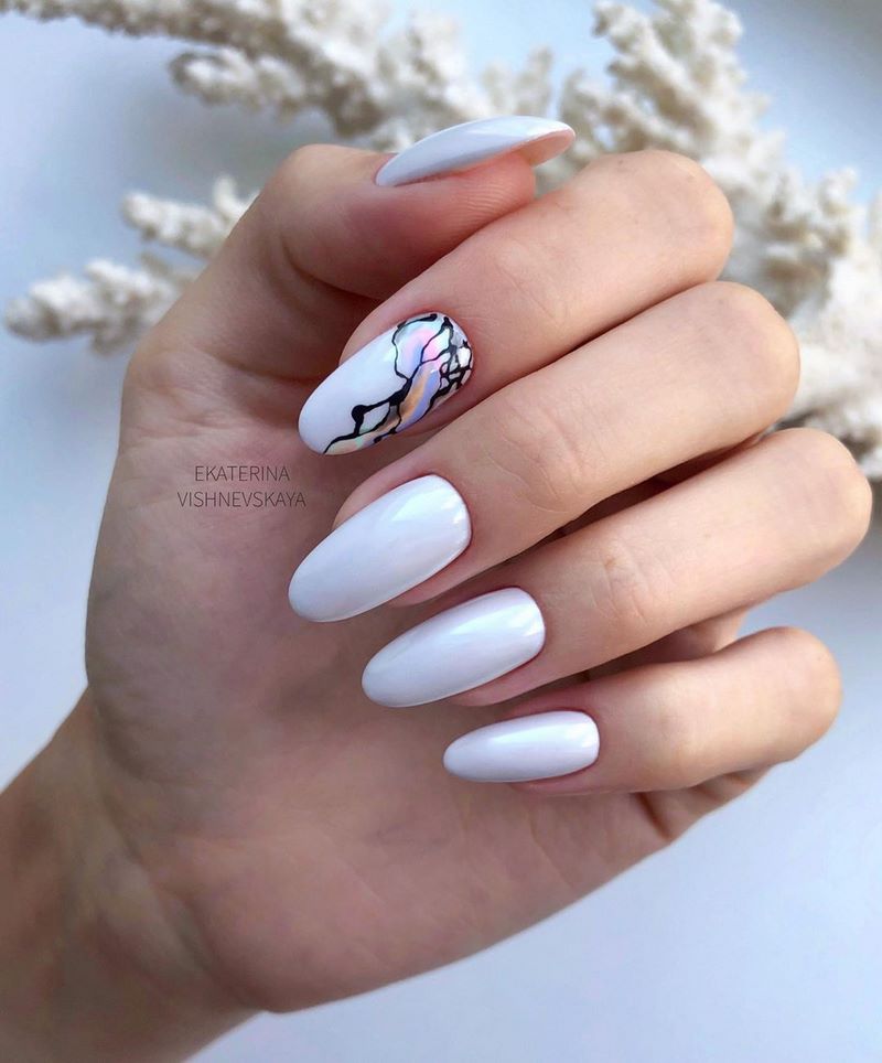 Модный выпускной маникюр 2026: тренды и новинки