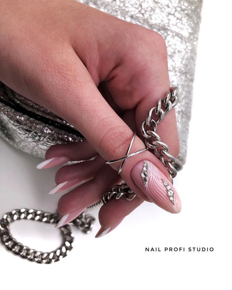 Модный выпускной маникюр 2026: тренды и новинки