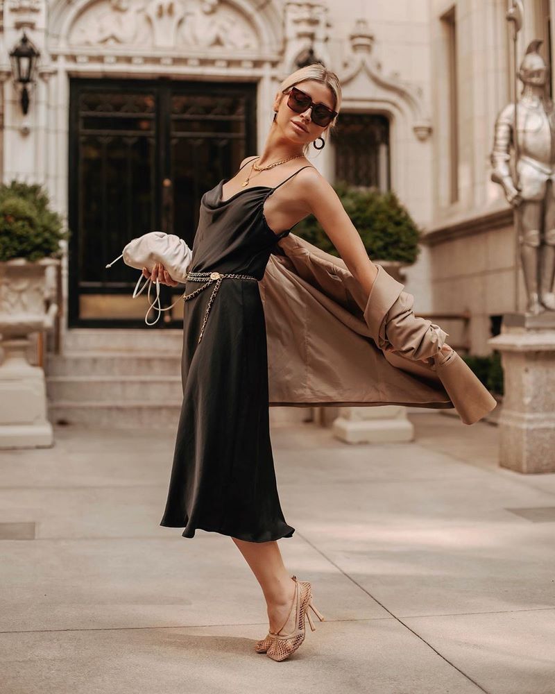 Очаровательные атласные платья 2026. Лучшие новинки блестящих и сверкающих платьев