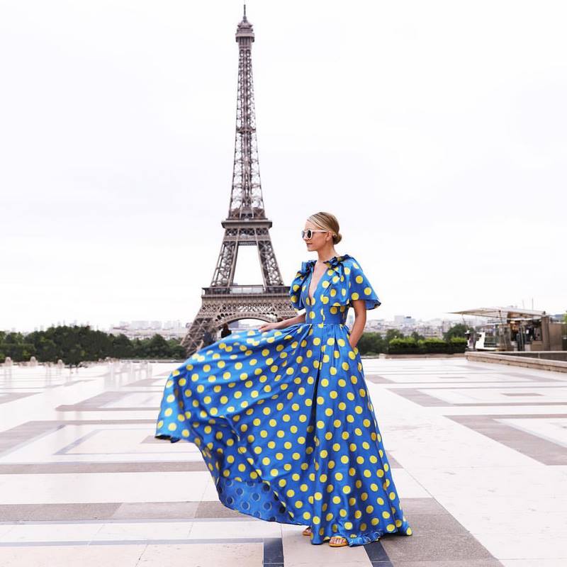 Очаровательные атласные платья 2026. Лучшие новинки блестящих и сверкающих платьев