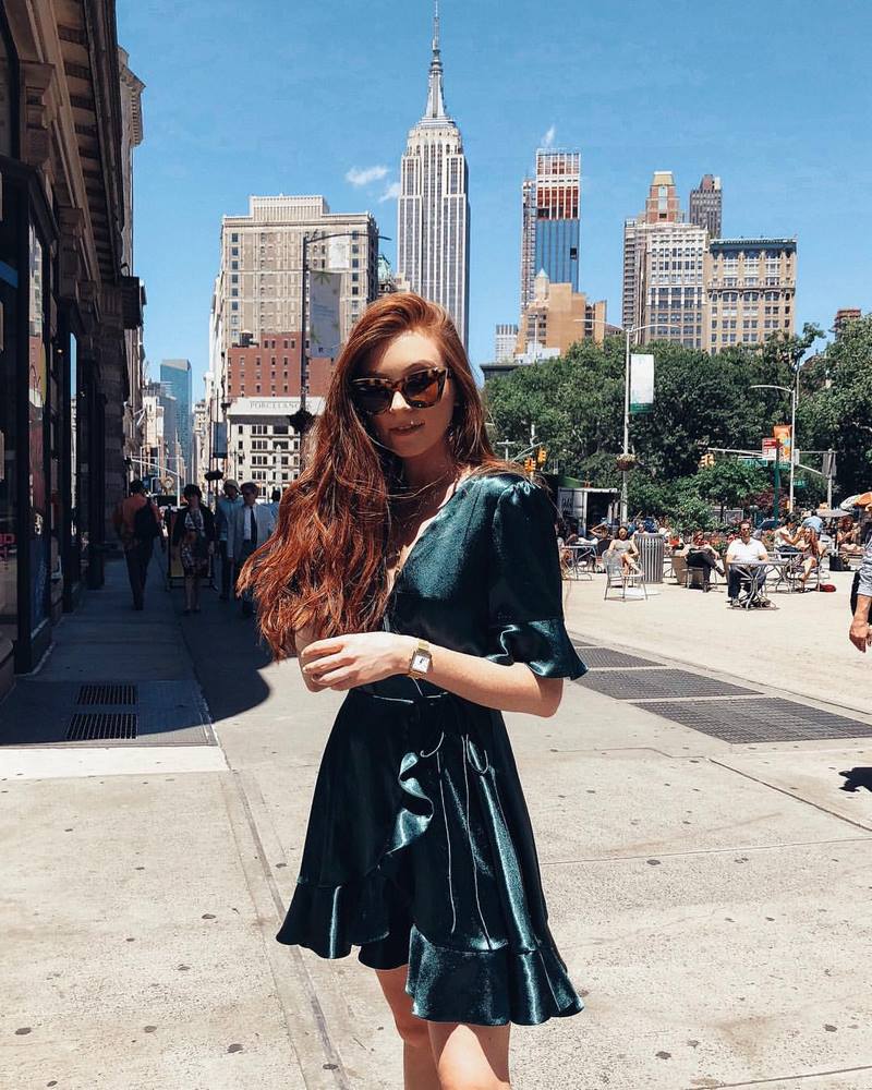 Очаровательные атласные платья 2026. Лучшие новинки блестящих и сверкающих платьев