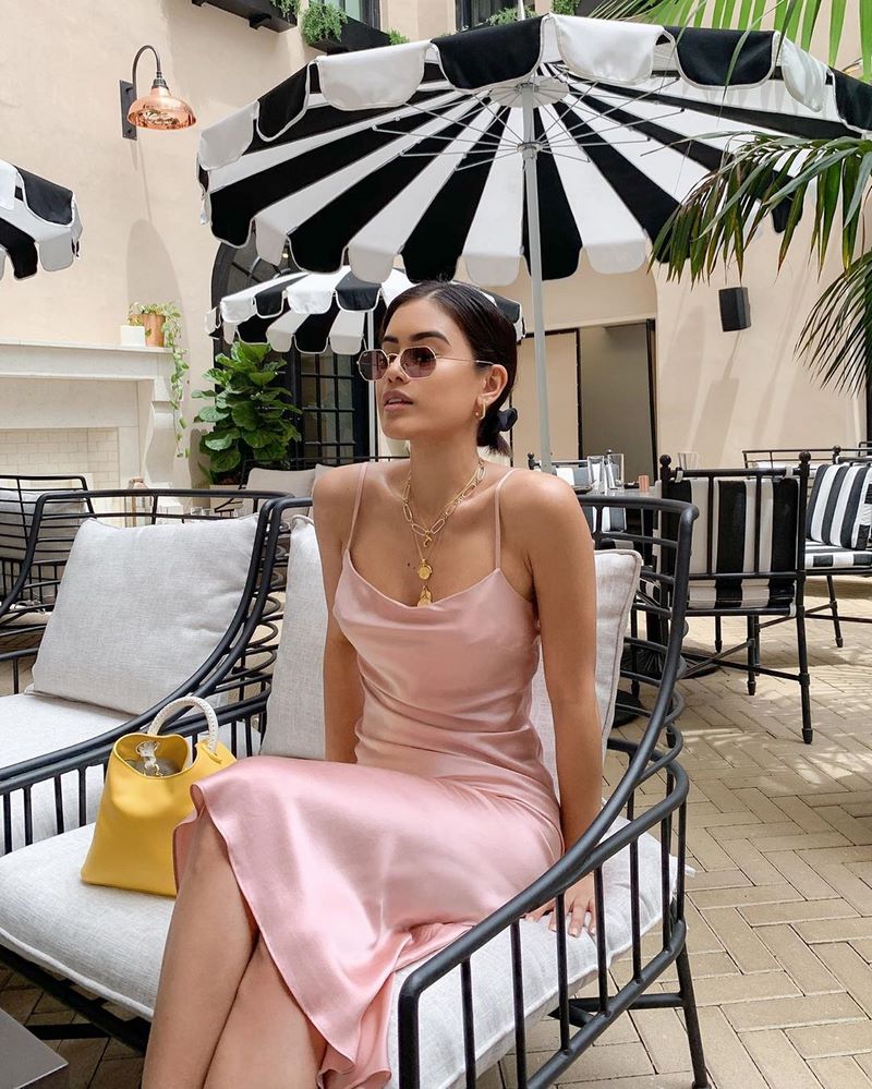 Очаровательные атласные платья 2026. Лучшие новинки блестящих и сверкающих платьев