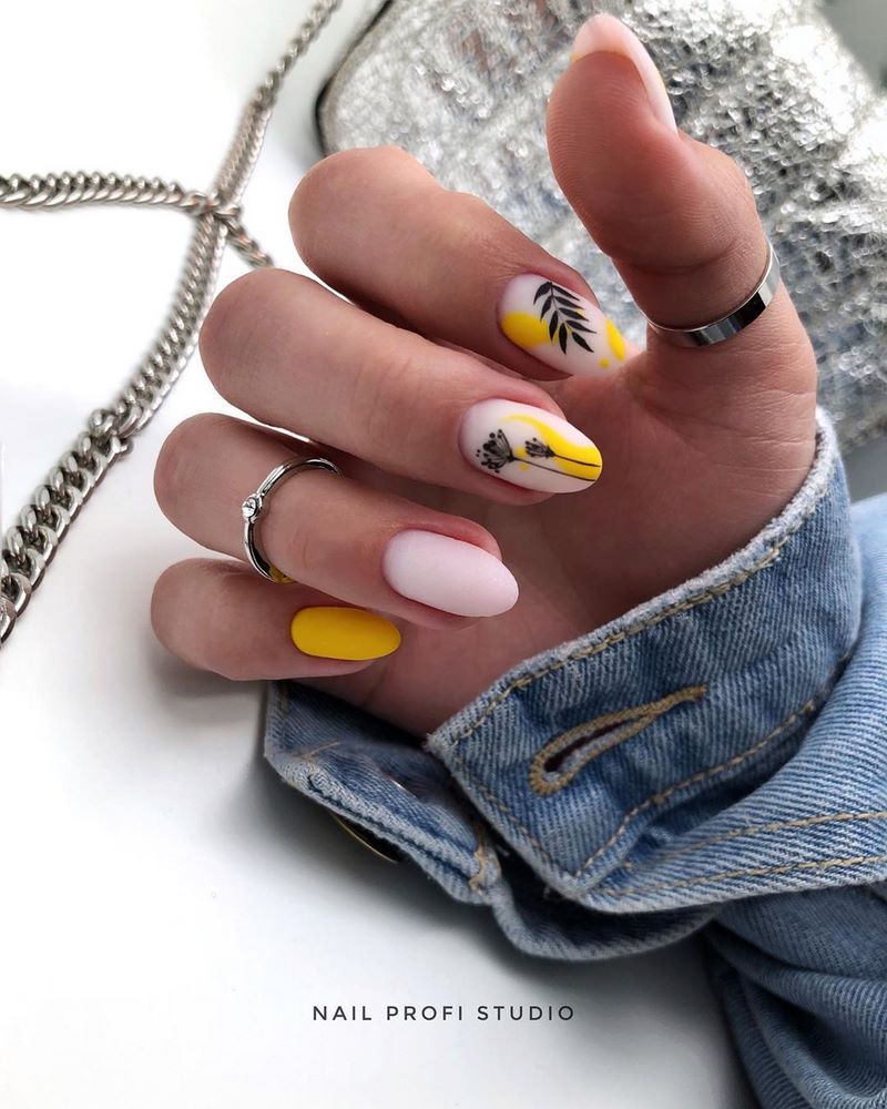 Новинки маникюра с пленками и слайдерами 2026 — фото