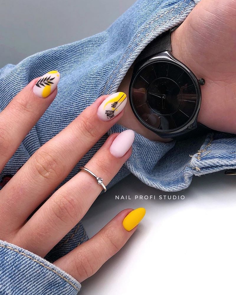 Новинки маникюра с пленками и слайдерами 2026 — фото