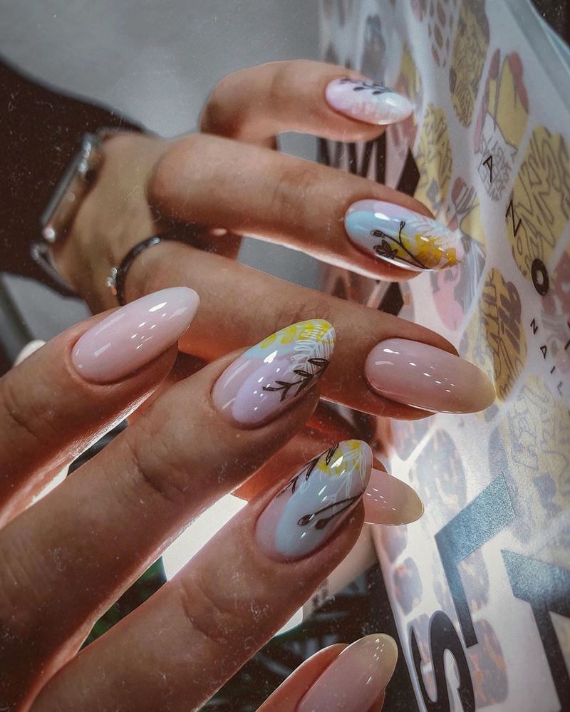 Новинки маникюра с пленками и слайдерами 2026 — фото