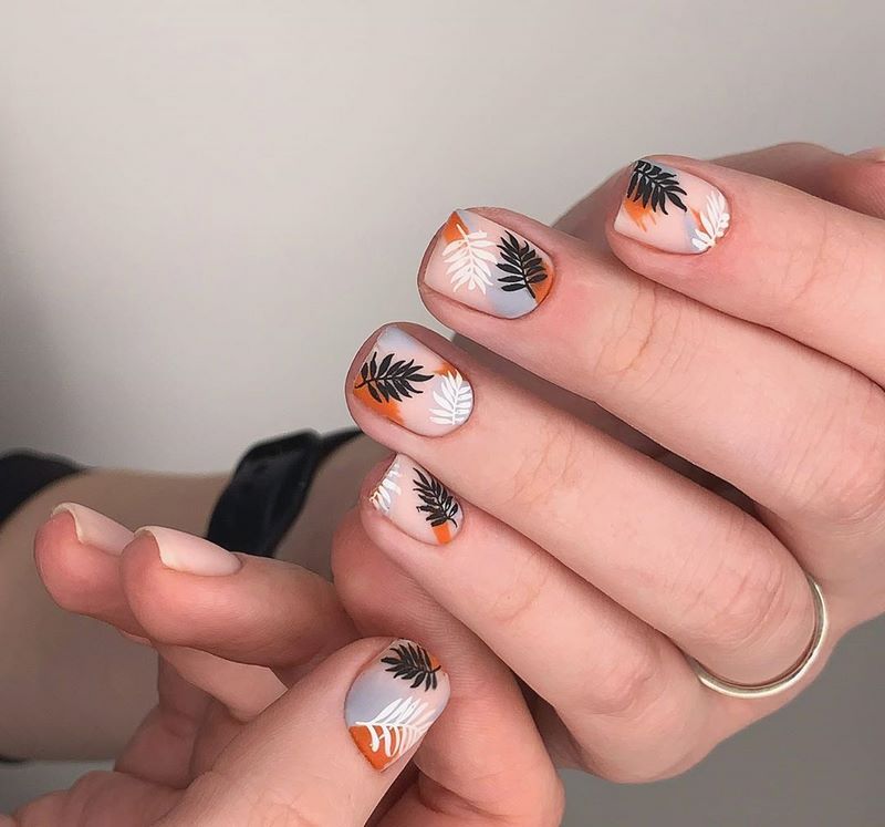 Новинки маникюра с пленками и слайдерами 2026 — фото