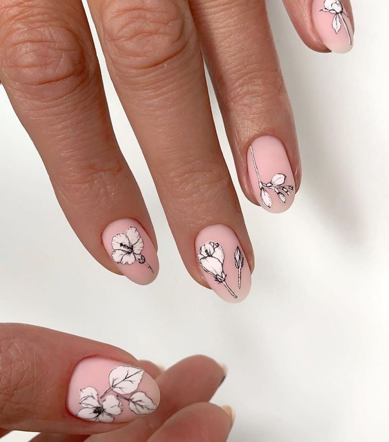 Новинки маникюра с пленками и слайдерами 2026 — фото