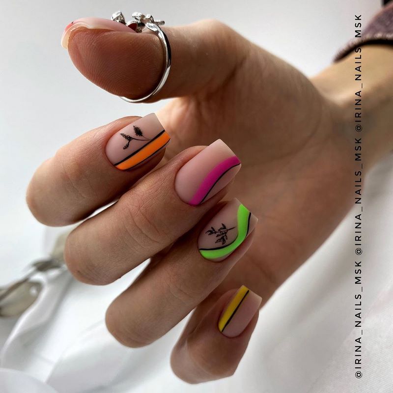 Новинки маникюра с пленками и слайдерами 2026 — фото