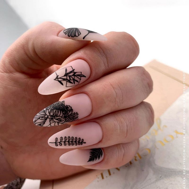 Новинки маникюра с пленками и слайдерами 2026 — фото