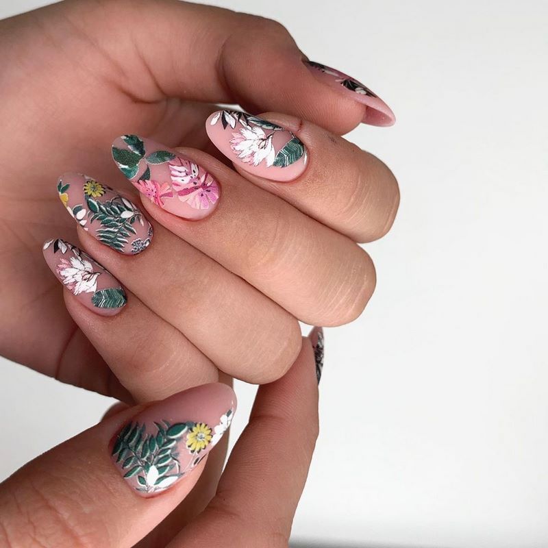 Новинки маникюра с пленками и слайдерами 2026 — фото