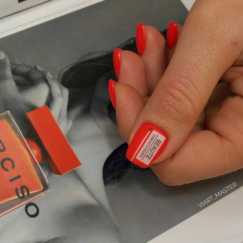 Новинки маникюра с пленками и слайдерами 2026 — фото