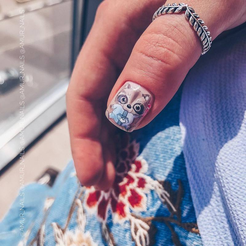 Новинки маникюра с пленками и слайдерами 2026 — фото