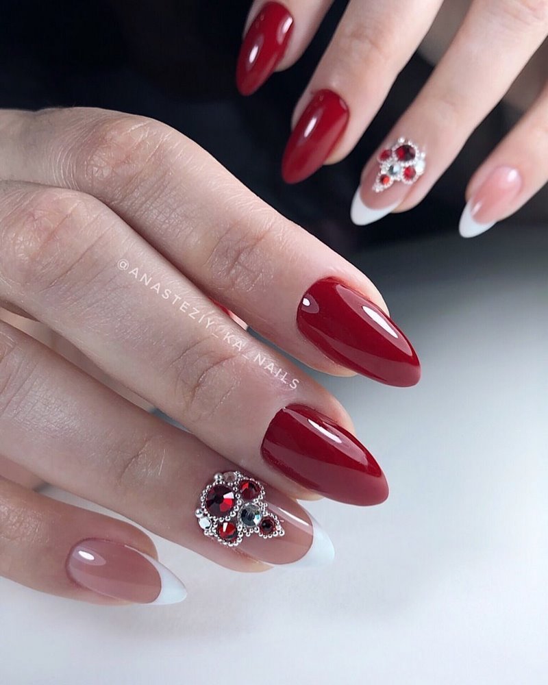 Обворожительный бордовый маникюр 2026 в новых техниках и стилях