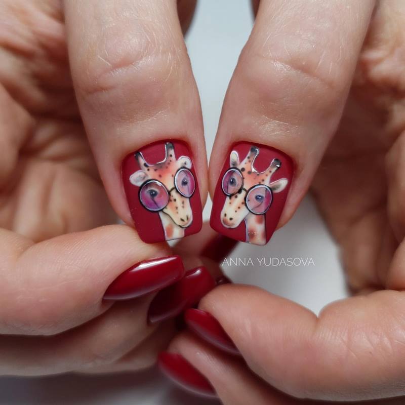 Обворожительный бордовый маникюр 2026 в новых техниках и стилях