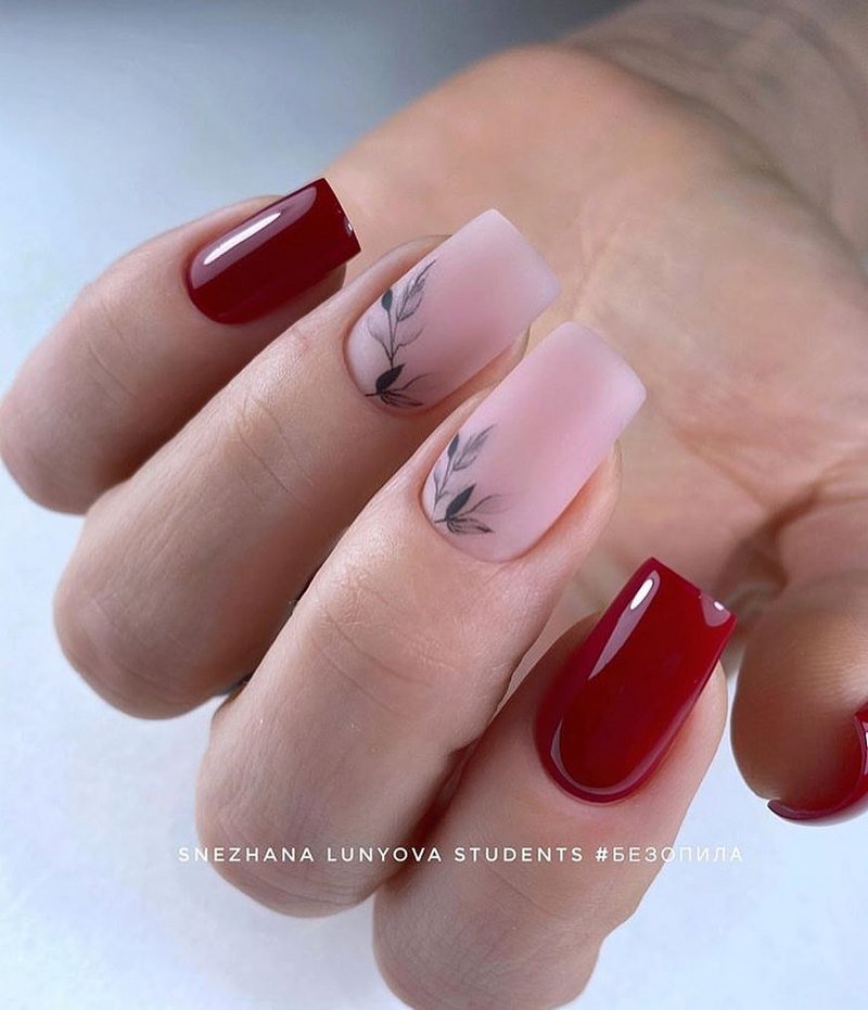 Обворожительный бордовый маникюр 2026 в новых техниках и стилях