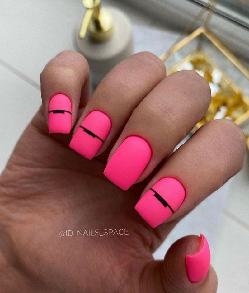 Стильный матовый маникюр 2026: идеи на фото