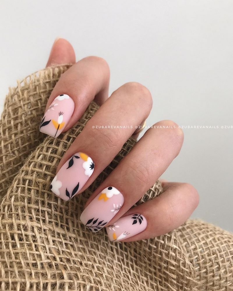 Стильный матовый маникюр 2026: идеи на фото