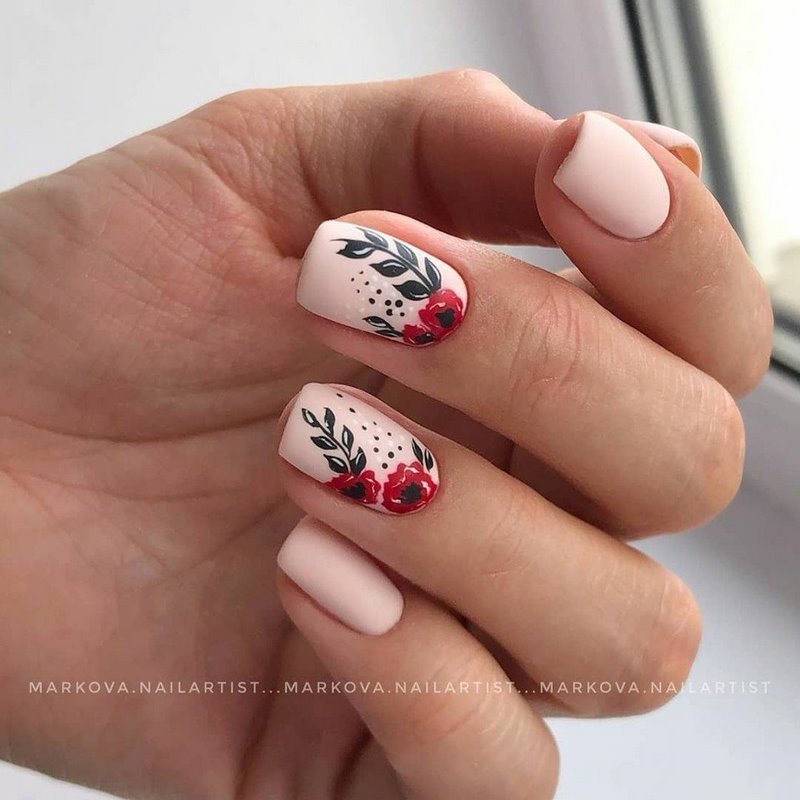 Стильный матовый маникюр 2026: идеи на фото