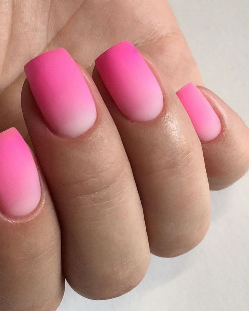 Стильный матовый маникюр 2026: идеи на фото