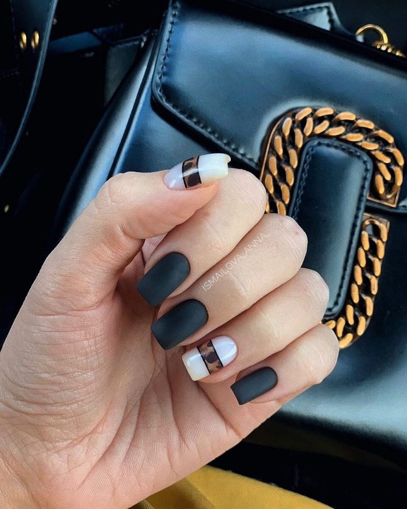 Стильный матовый маникюр 2026: идеи на фото