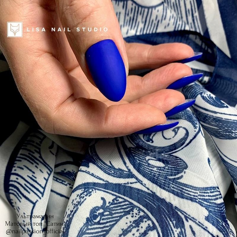 Стильный матовый маникюр 2026: идеи на фото