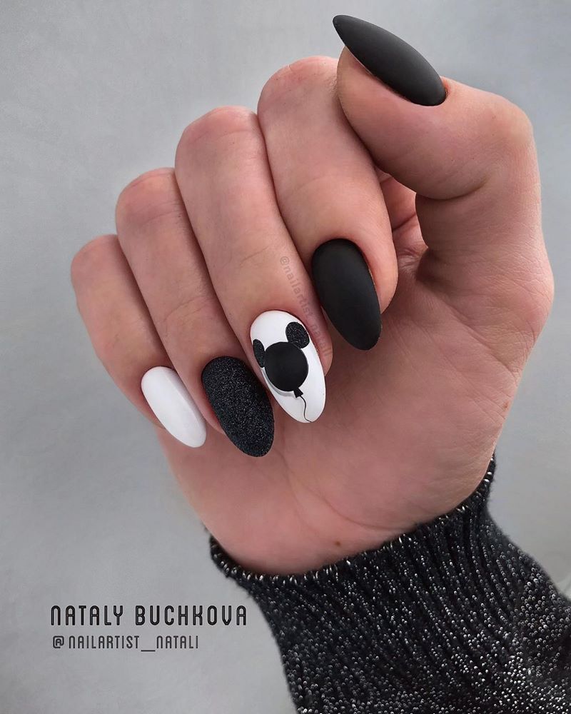 Стильный матовый маникюр 2026: идеи на фото