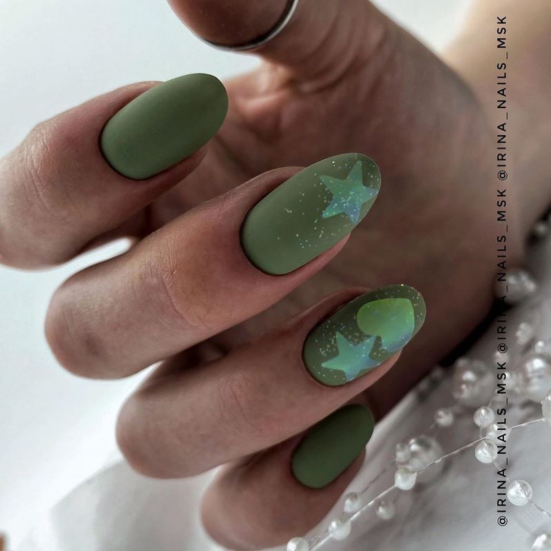 Стильный матовый маникюр 2026: идеи на фото