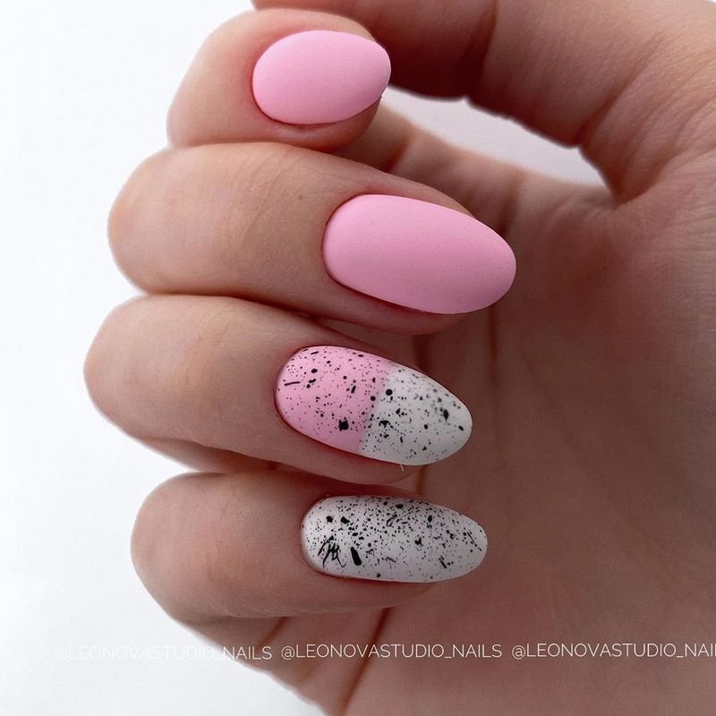 Стильный матовый маникюр 2026: идеи на фото