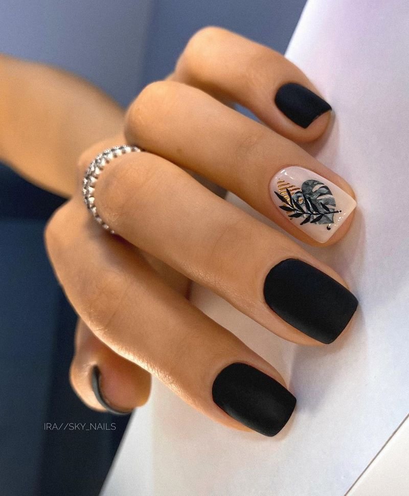 Стильный матовый маникюр 2026: идеи на фото