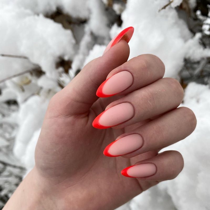 Стильный матовый маникюр 2026: идеи на фото