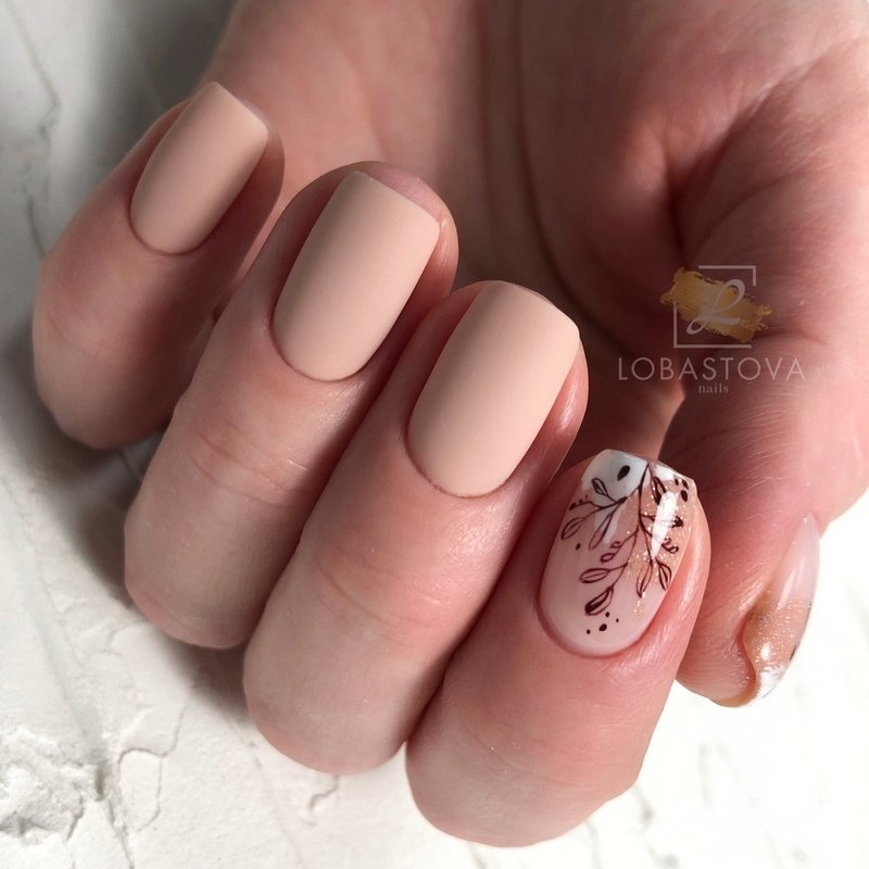 Стильный матовый маникюр 2026: идеи на фото