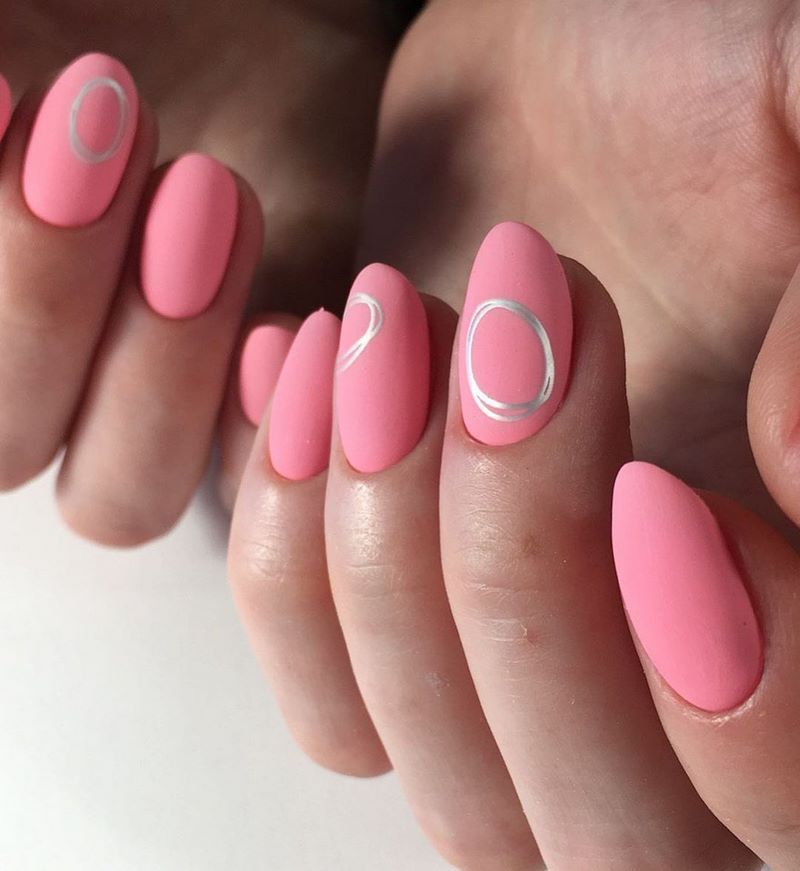Стильный матовый маникюр 2026: идеи на фото