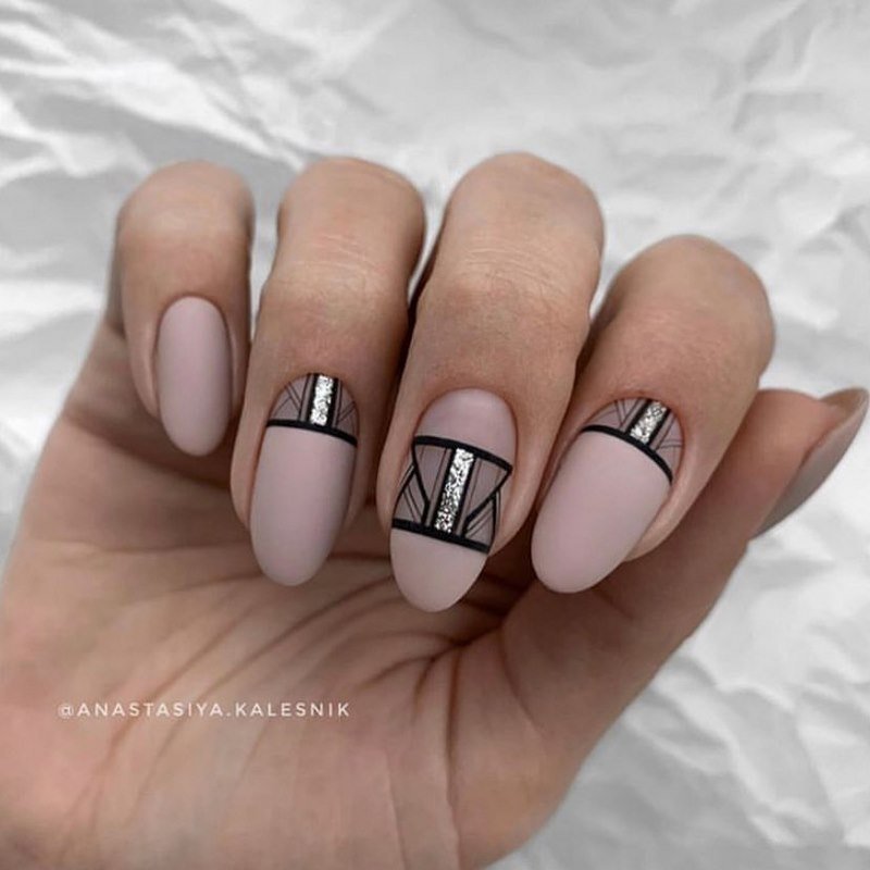 Стильный матовый маникюр 2026: идеи на фото