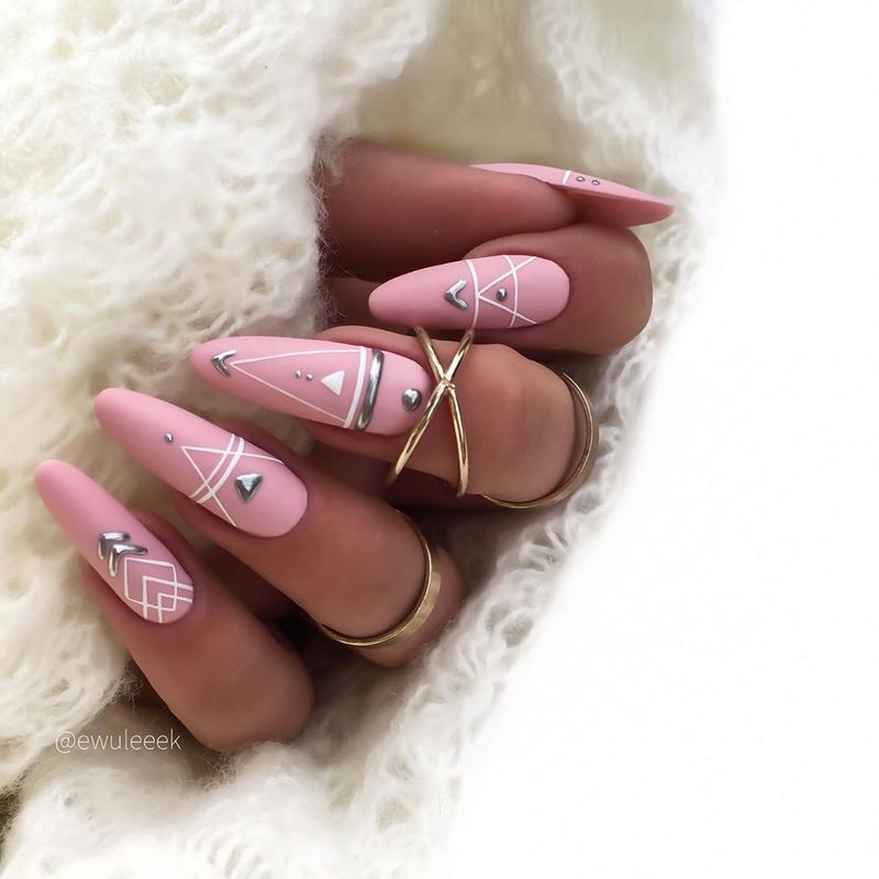 Стильный матовый маникюр 2026: идеи на фото