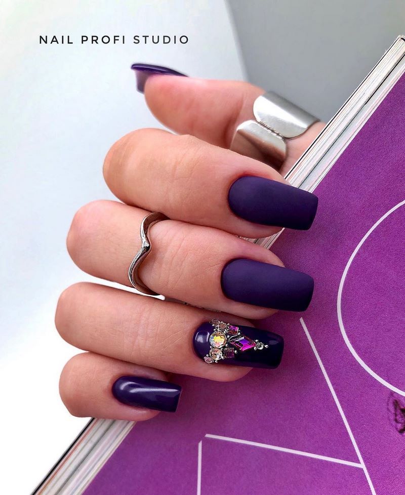 Стильный матовый маникюр 2026: идеи на фото